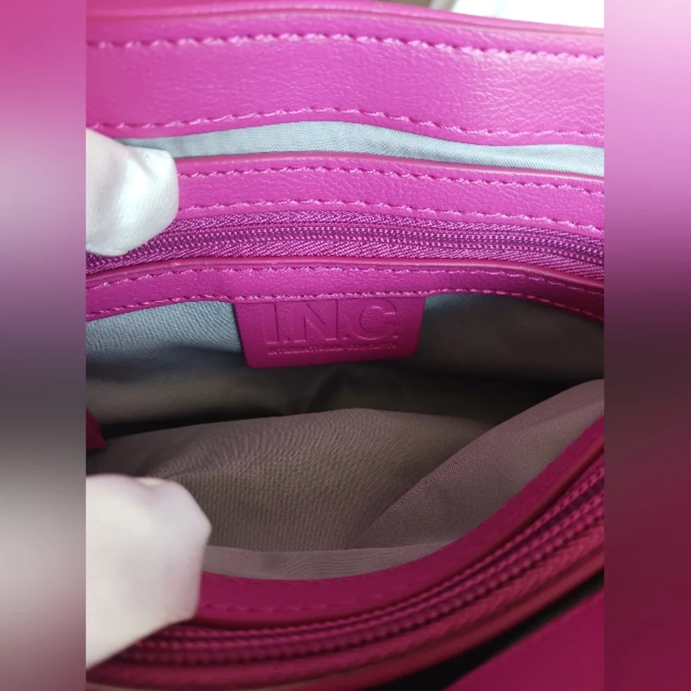 NWT INC - Quilted Crossbody Bag - Picture 12 of 16